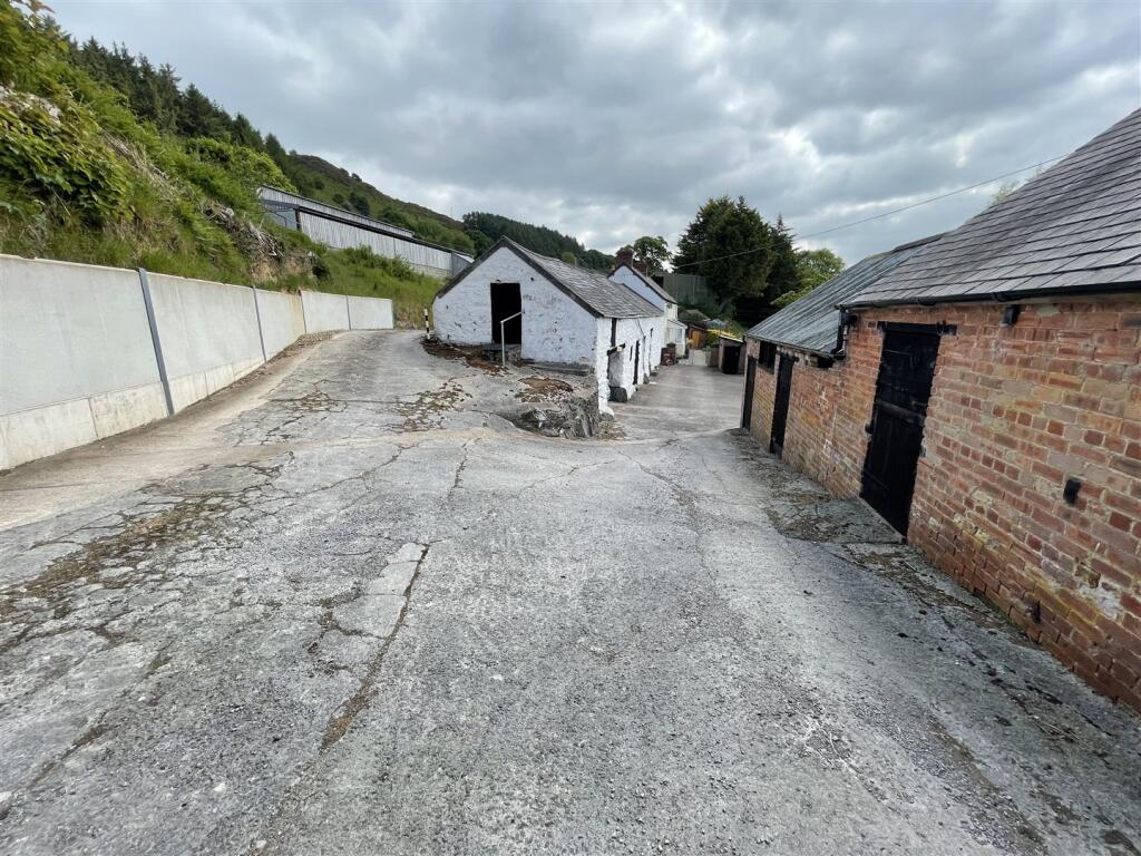 SITUATION &amp; DiRECTIONS