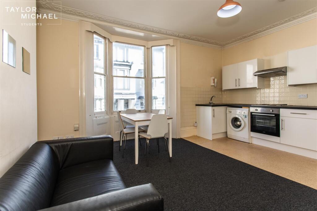 Living Room / Kitchen