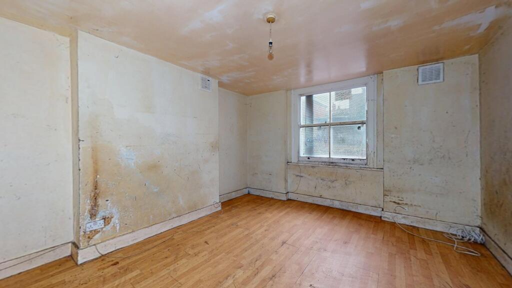 Flat A, 15 Stanlake Villas, Shepherds Bush, London, W12 7EX