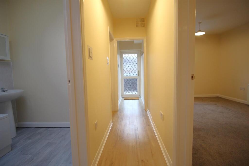 Hallway 1.JPG