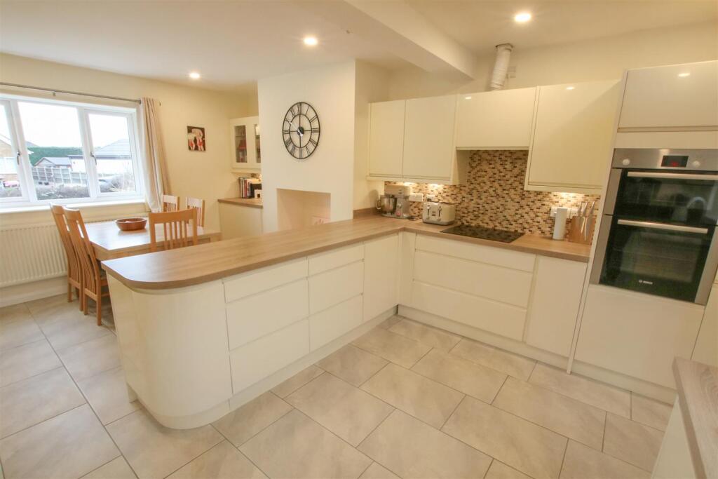OPEN PLAN DINING KITCHEN