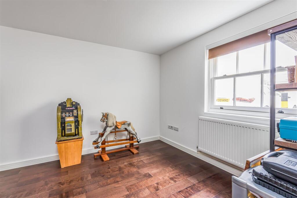 Apartment B, Clearwater Apartments, South Parade, 
