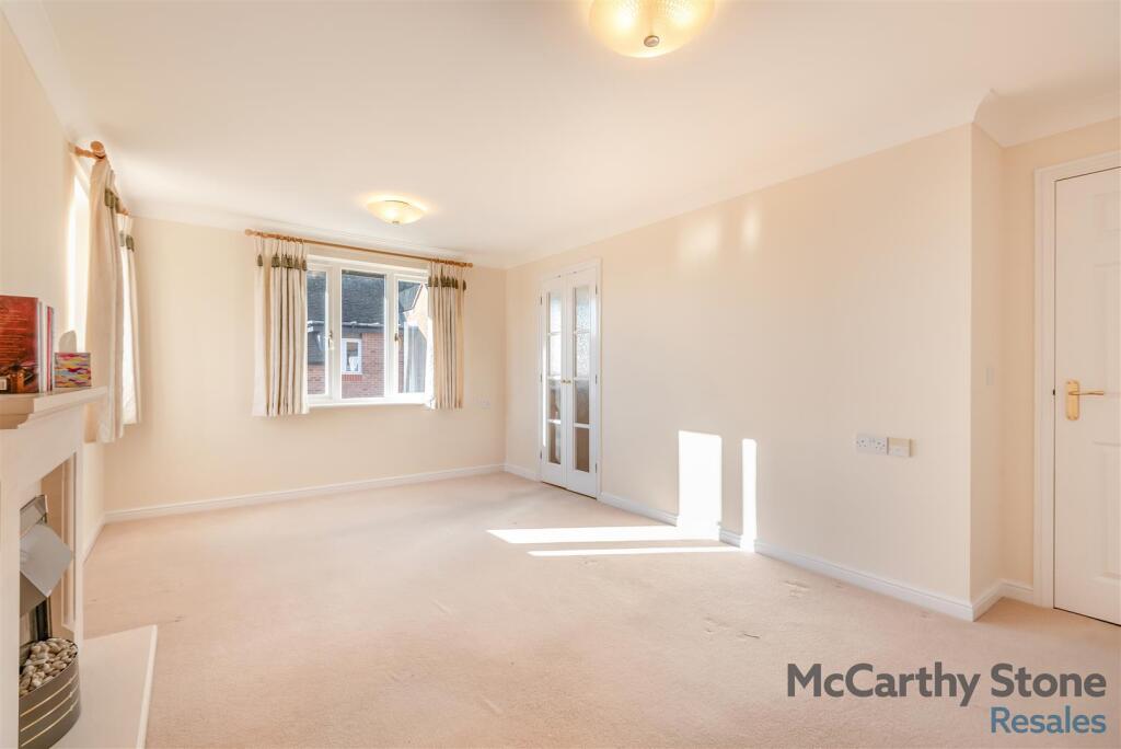 8672500-interior02.jpg