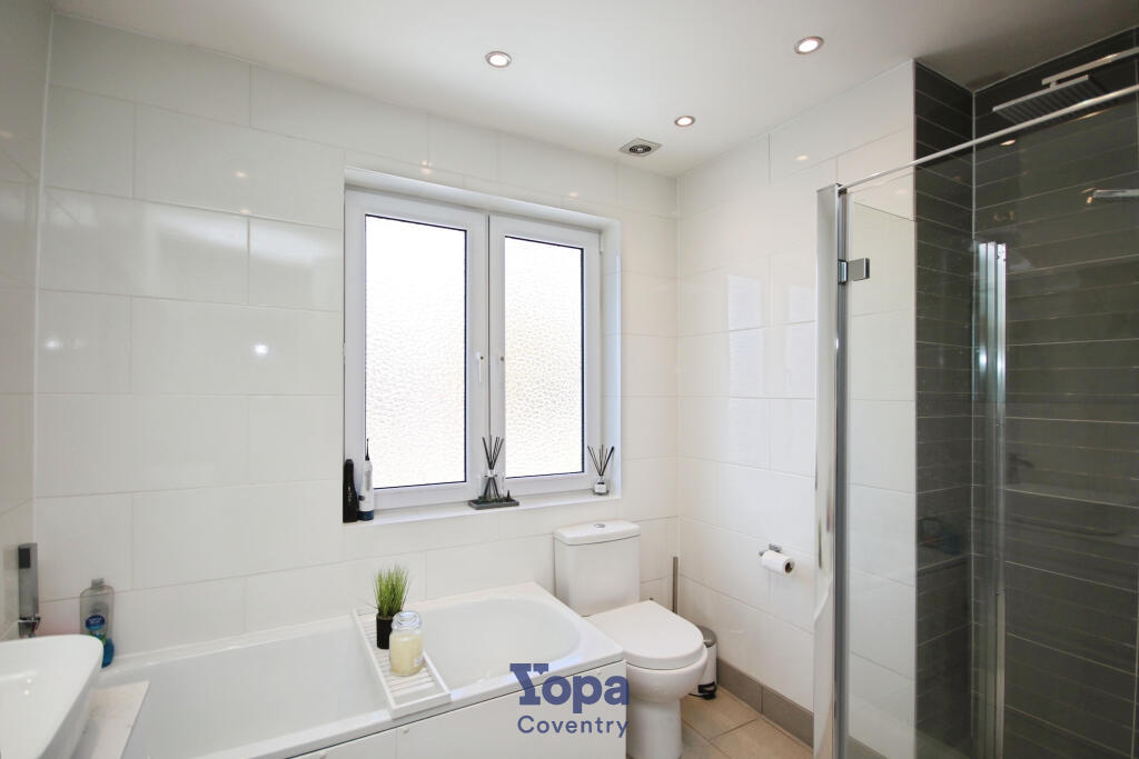 555e5fbf-Family 20bathroom.JPG