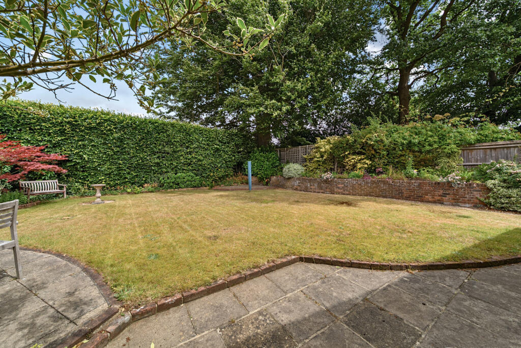 1316691-5-685d395...