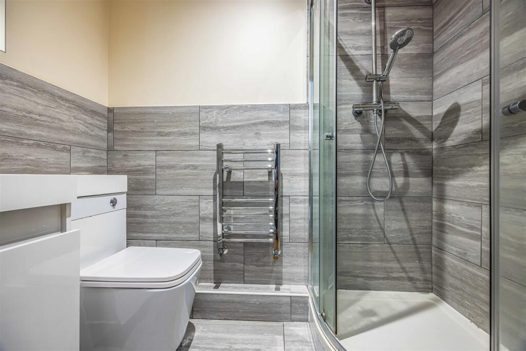 99 Church Road, Hayling Island-Small-PorticoMarket