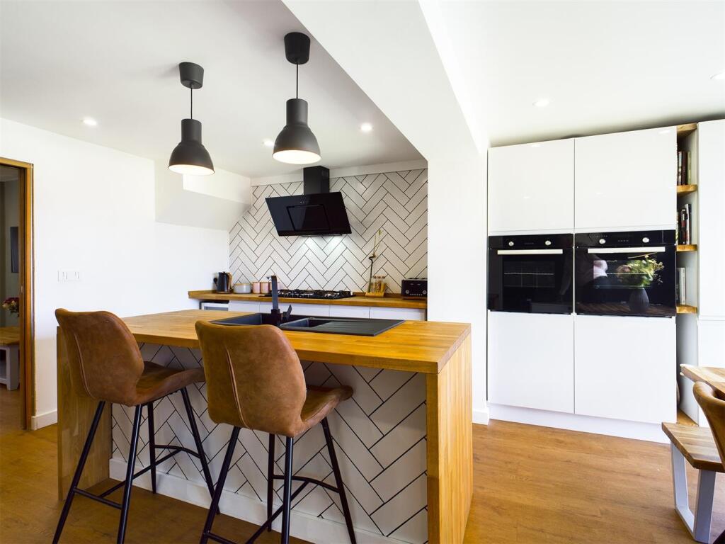Kitchen area island.