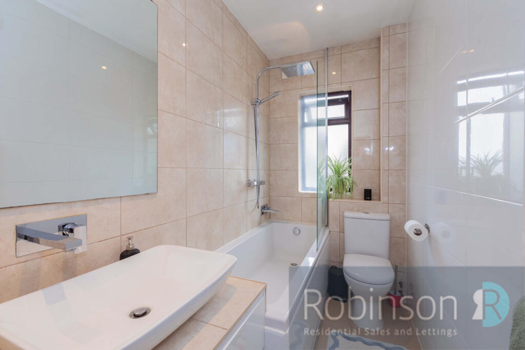 Flat 3 71 Courthouse Rd-10