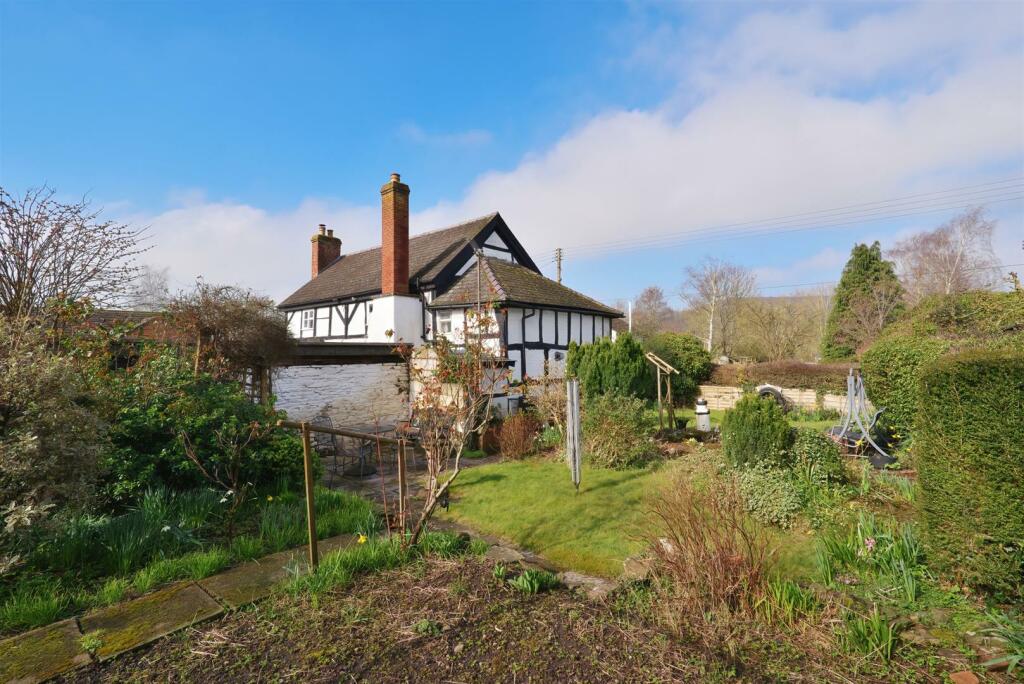 Corner End Cottage Wellington - (24).jpg