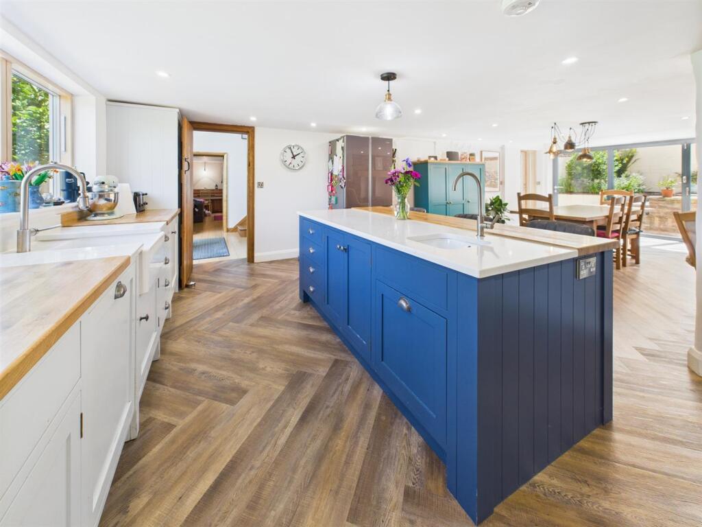 KITCHEN/FAMILY/DINING ROOM