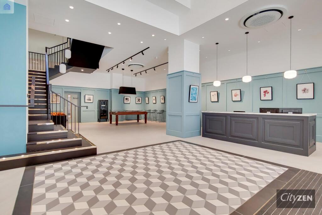 RESIDENTS LOBBY