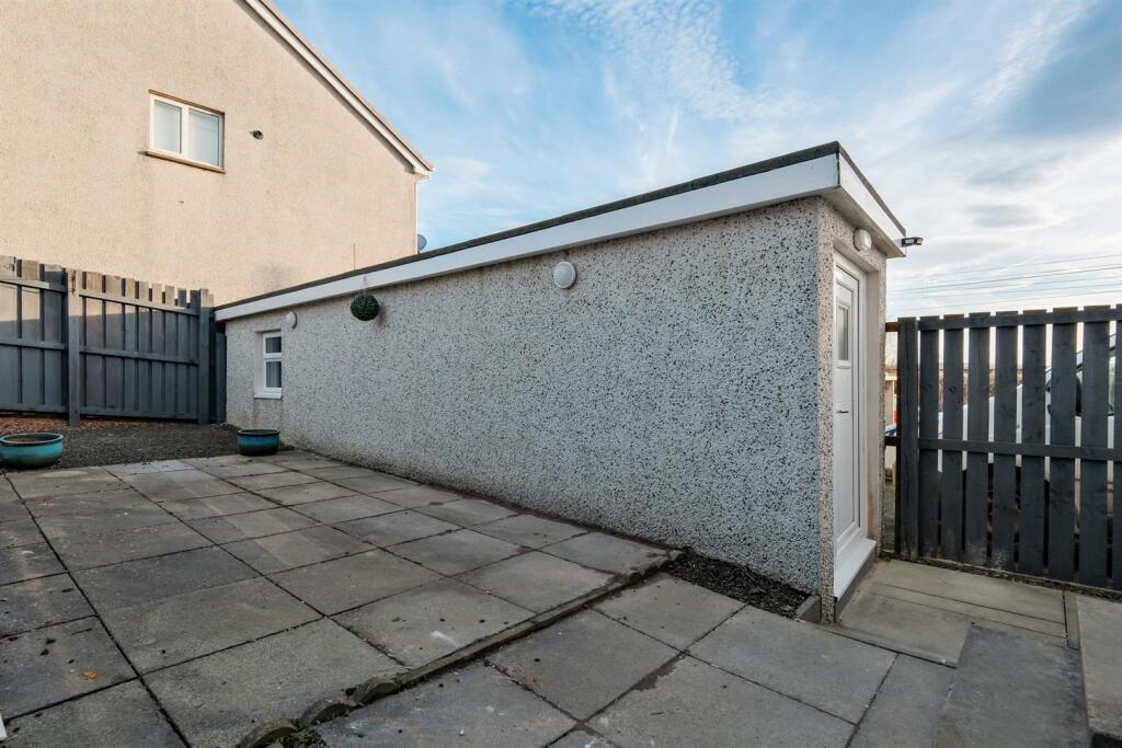 004-88 Currieside Avenue , Shotts , ML7 5RN.jpg