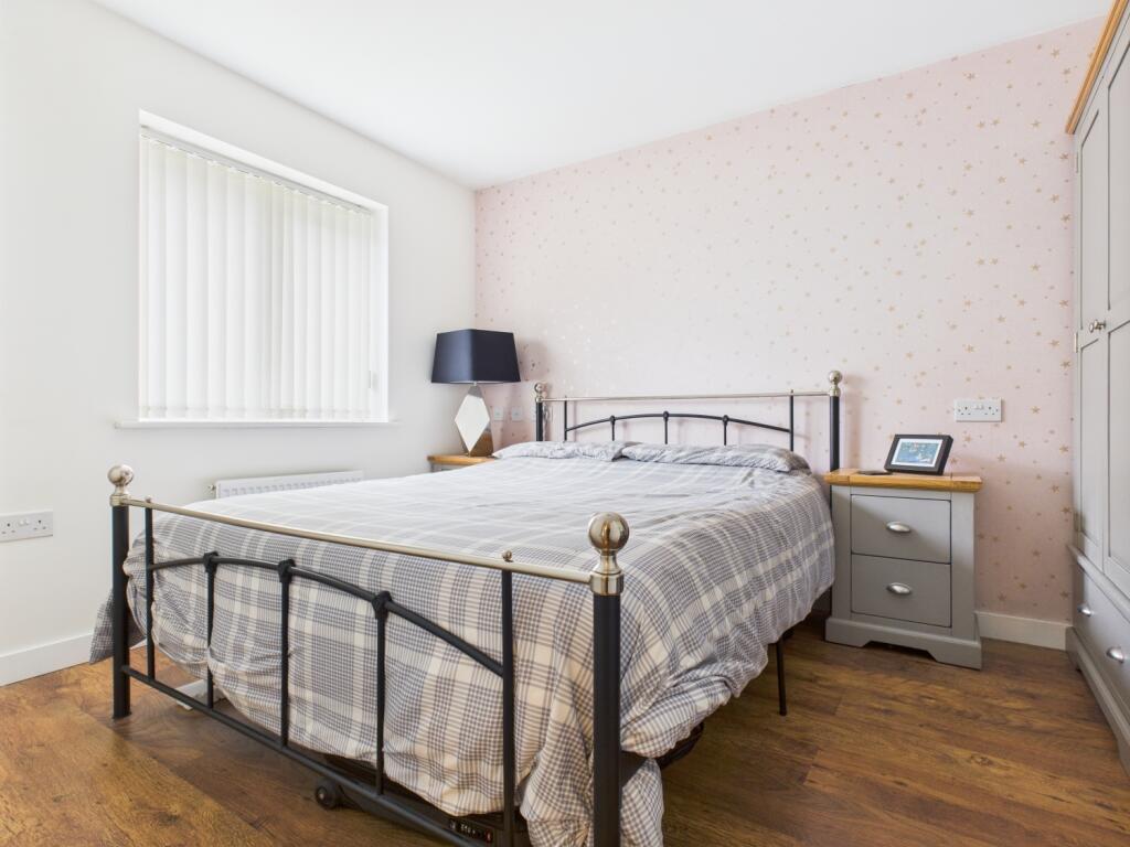 CAM03729G0-PR0094-STILL020