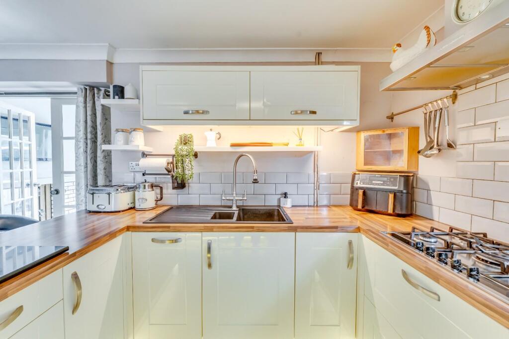 6 Graitney Close Cleeve-24.jpg