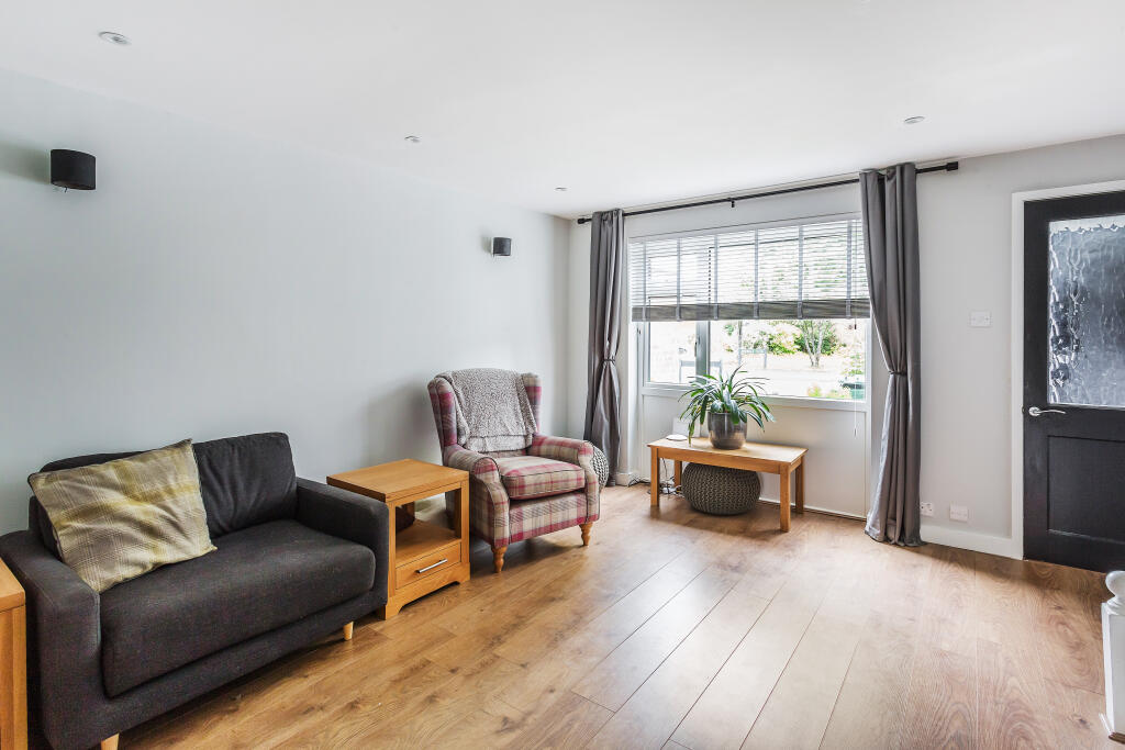 Living room 2.jpg