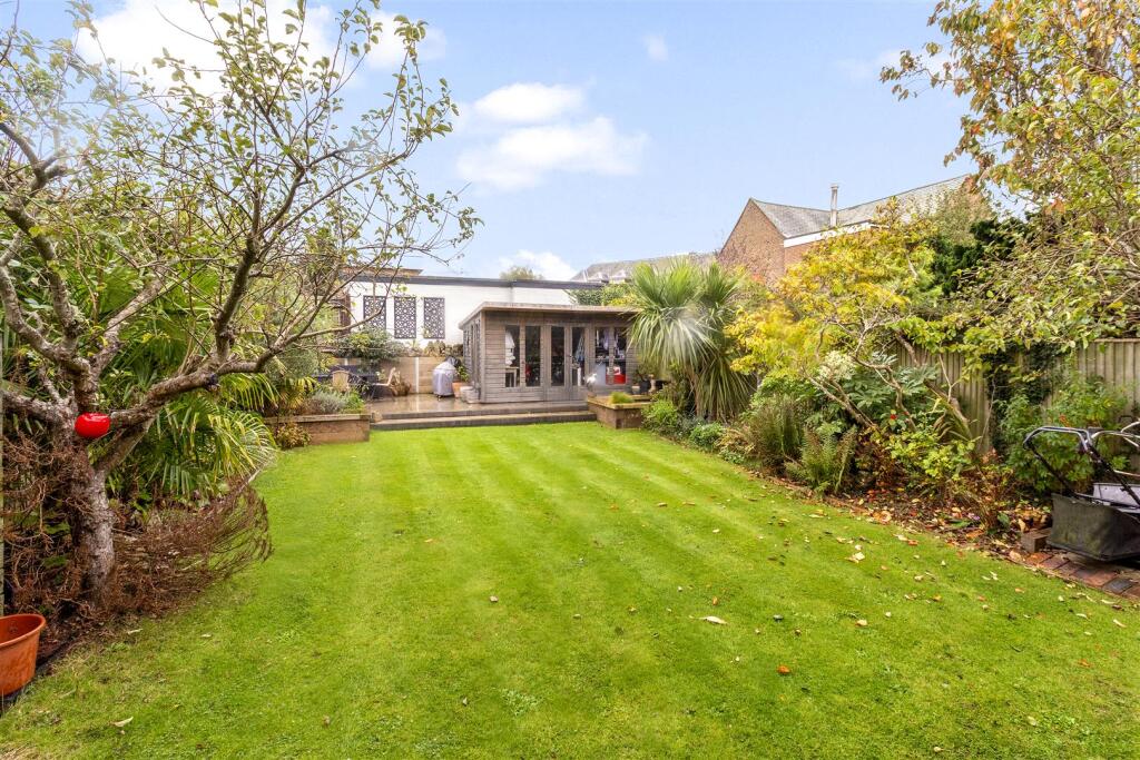 St Marys Close,89-012.JPG