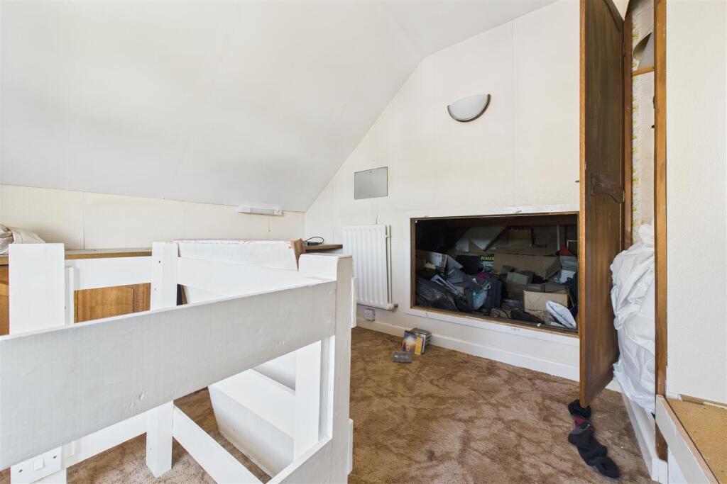 44 Hillcrest Road, Nailsea, North Somerset BS48 2J