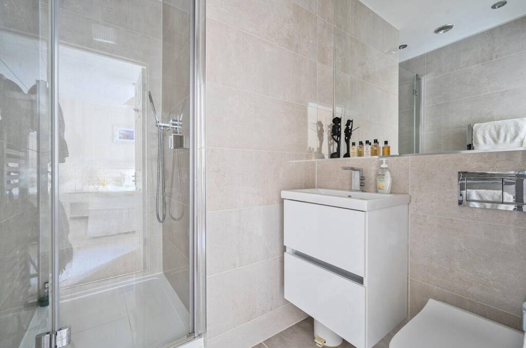 1360315-15-68da9f...