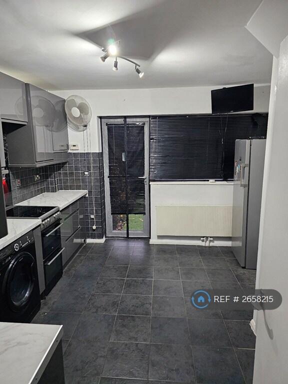 Kitchen  (Ground Floor)