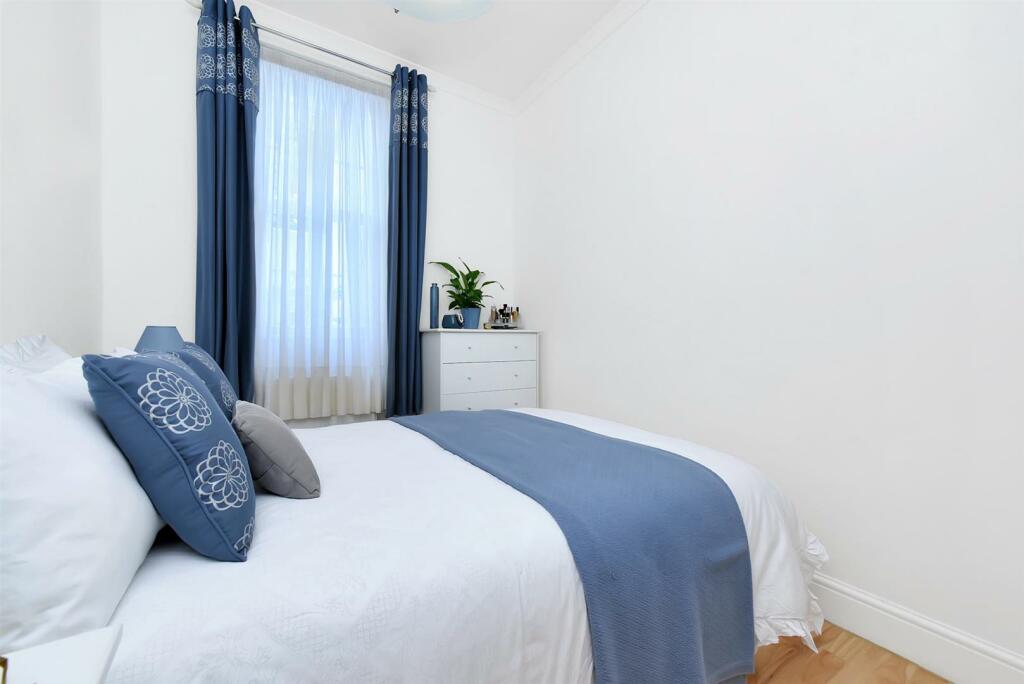 Bedroom A.jpg