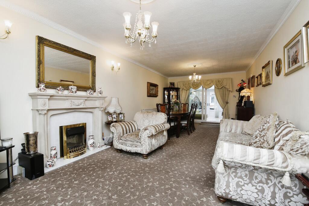 Lounge/Dining Room