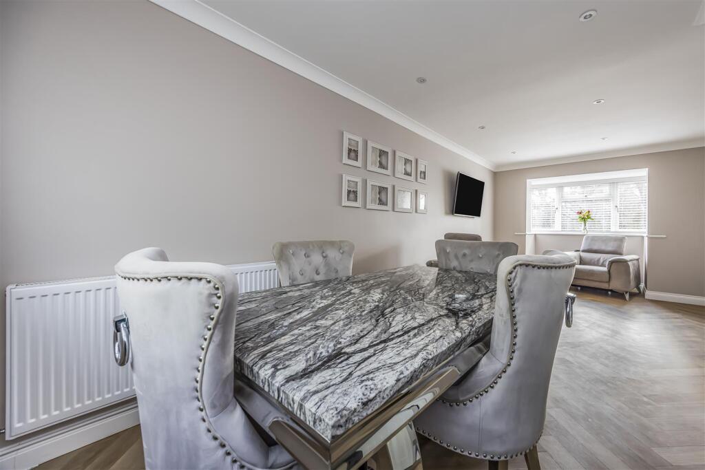 88 James Copse Road, Horndean-PorticoMarketing-Sol