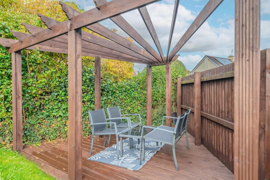 2A Ladyhill Close-3.jpg