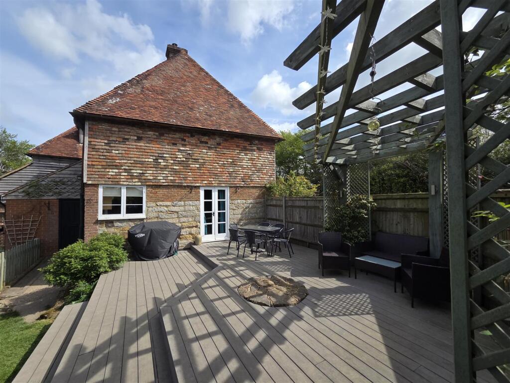 Side elevation &amp; decking