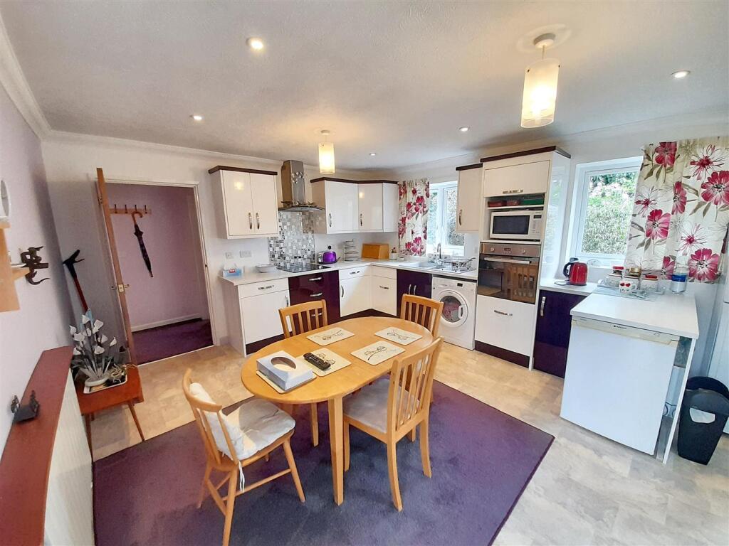 Kitchen / dining room