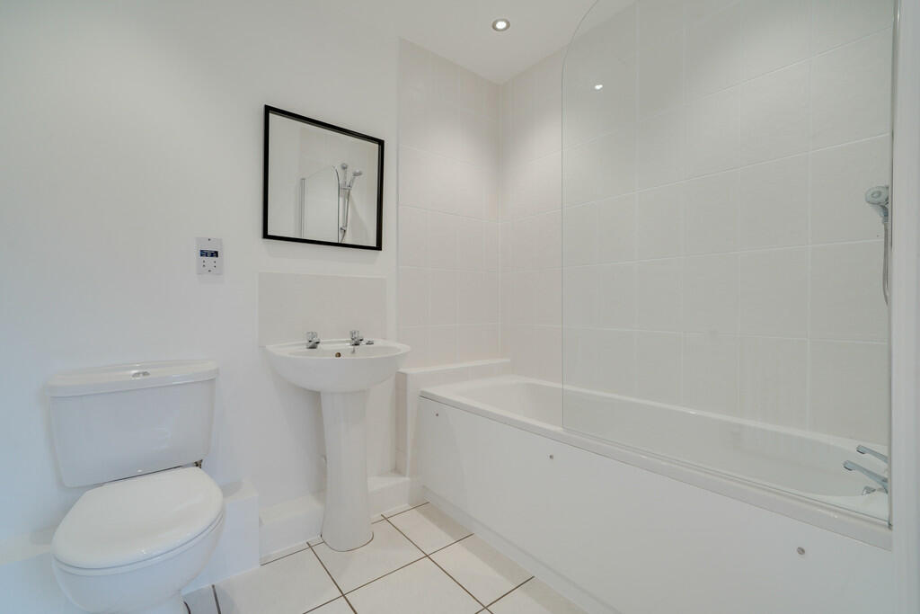 11 Woodlands Cour...