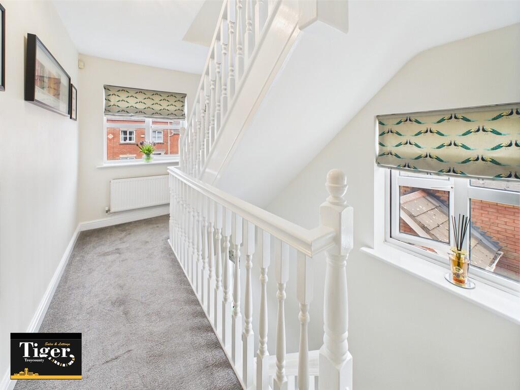 CAM02176G0-PR0571...