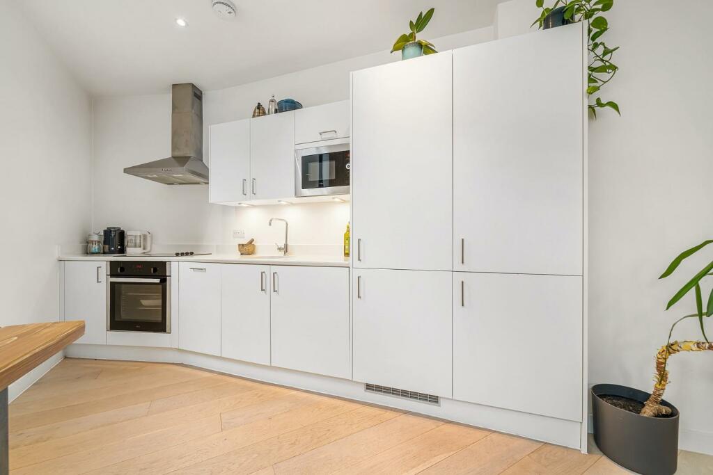 Kitchen (2).jpg