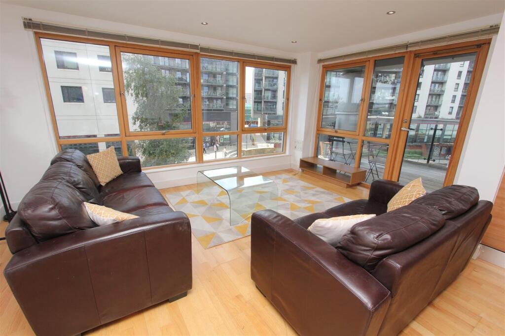 Livingroom1.JPG