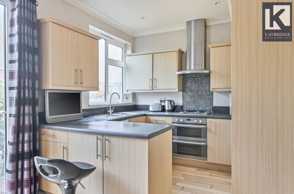 Stoneleigh Avenue, Worcester Park - KT4 8XY