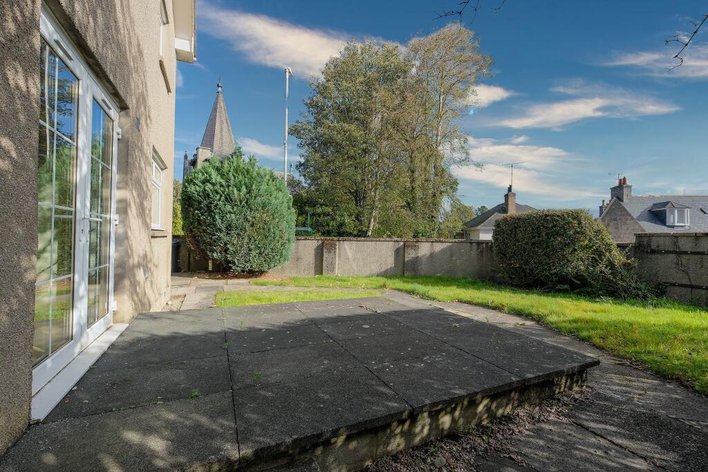 Patio &amp; rear garden