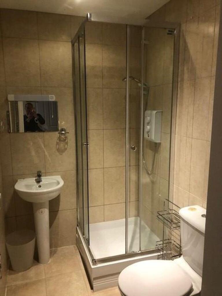 Room 2 En-suite
