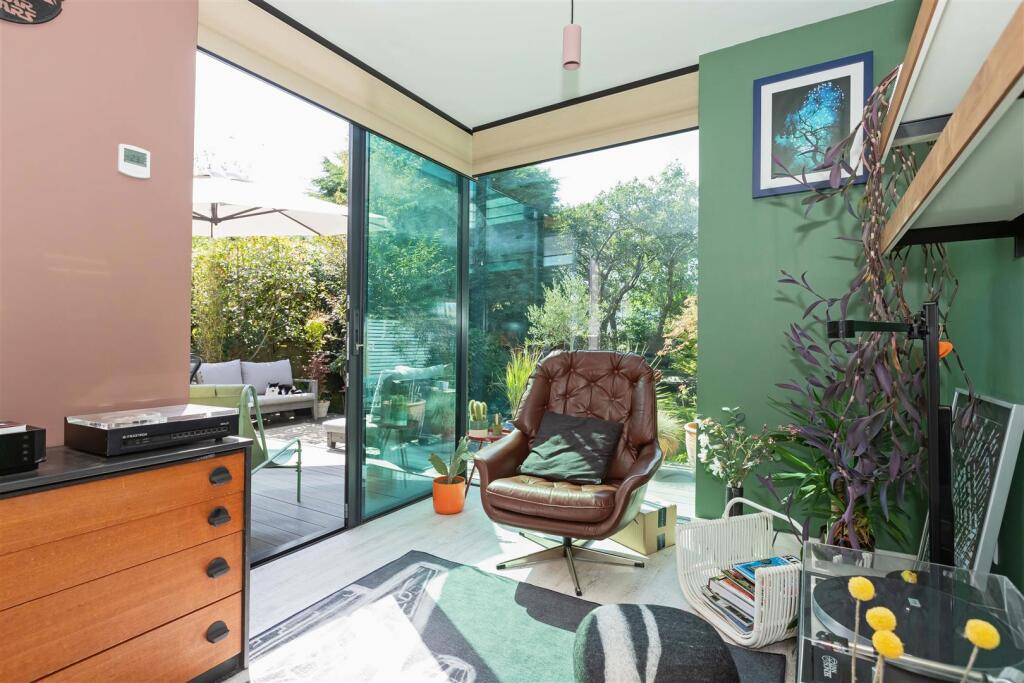 3 Ryecroft Gardens_7.JPG