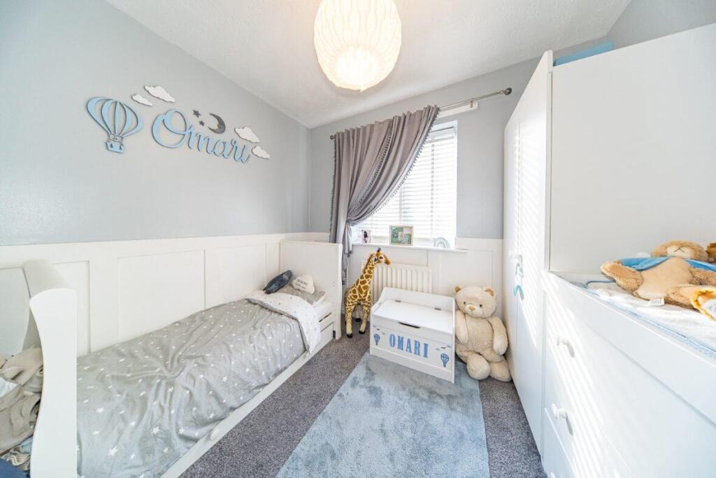 3 Deanwood Close bedroom 2.jpg