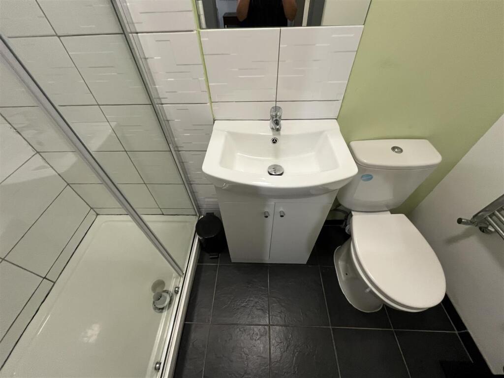 Ensuite Rm 2