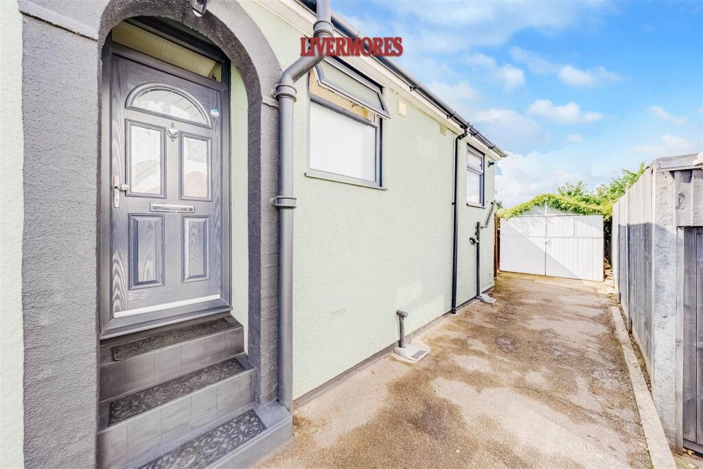 Side access and Garage