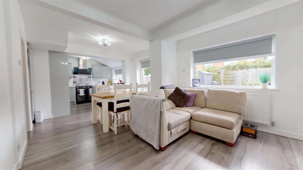 Carmelite Crescent Sitting Area