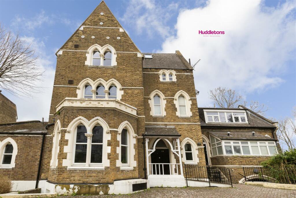 F2, 19 Crescent Road - 18.jpg