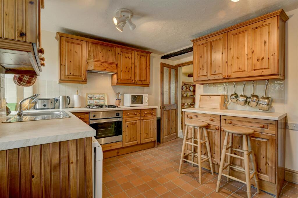 _DSC8894_5_6_7Interior01.JPG