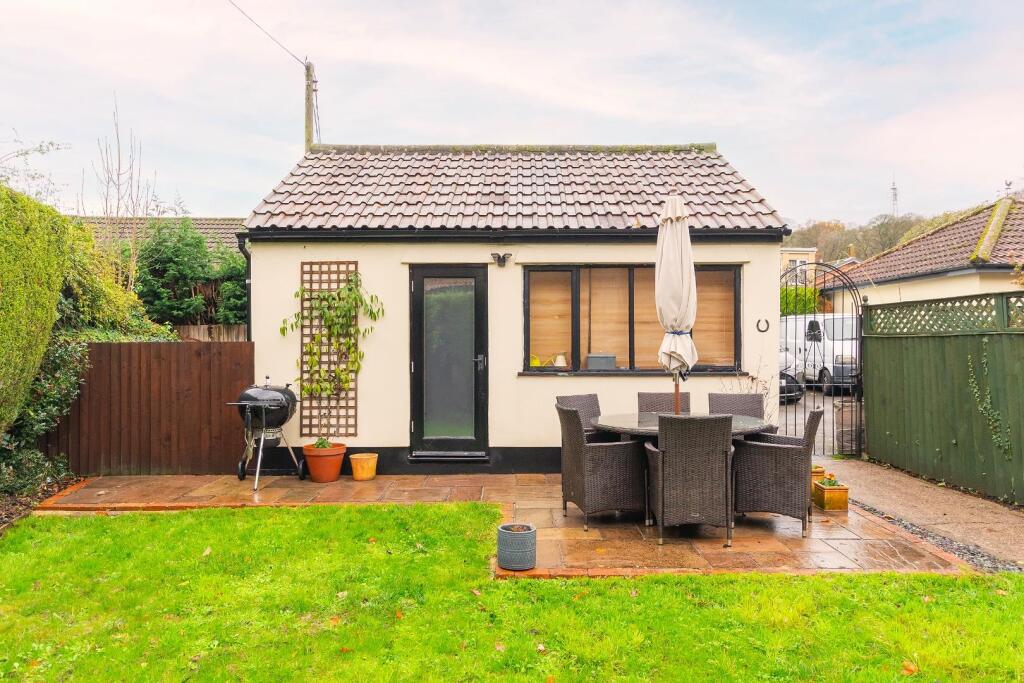 0N2CKN - External D.jpg