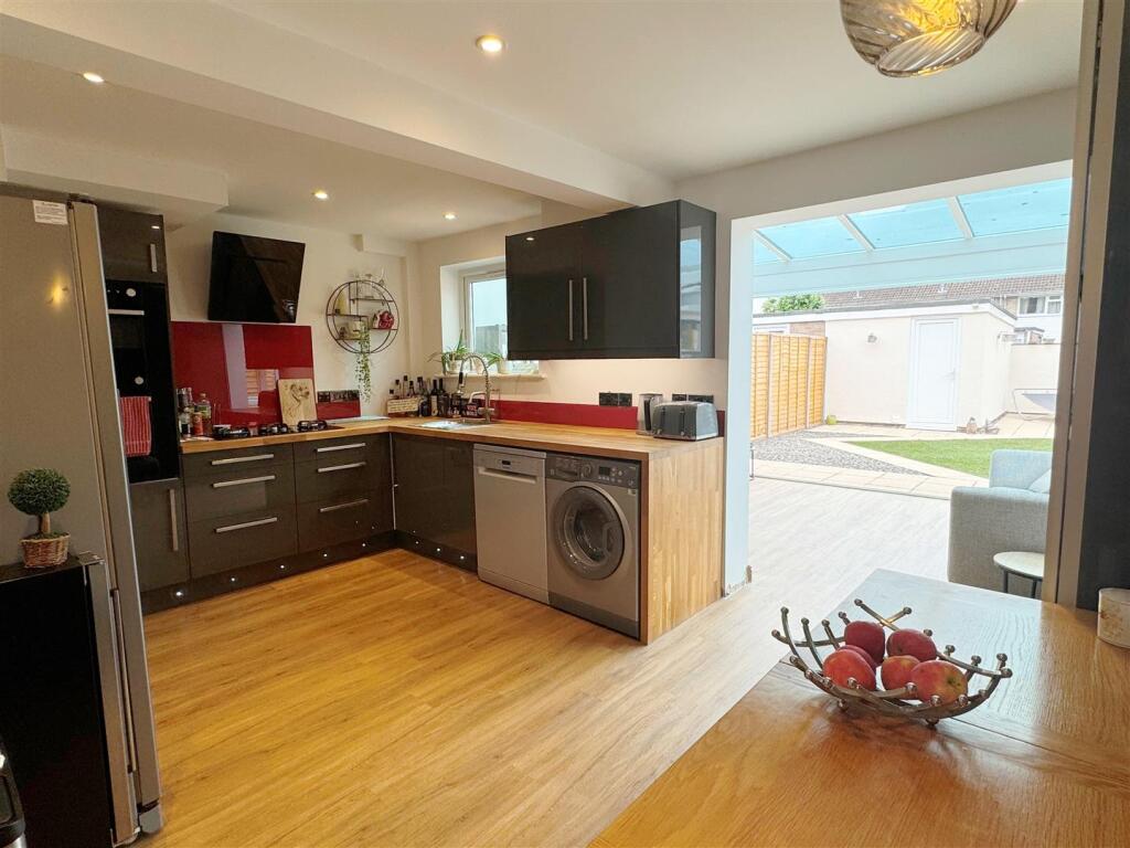 Kitch - Dining 1.JPG