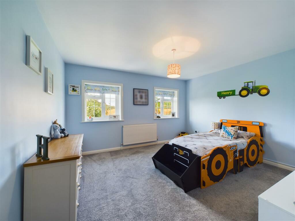 BEDROOM 2