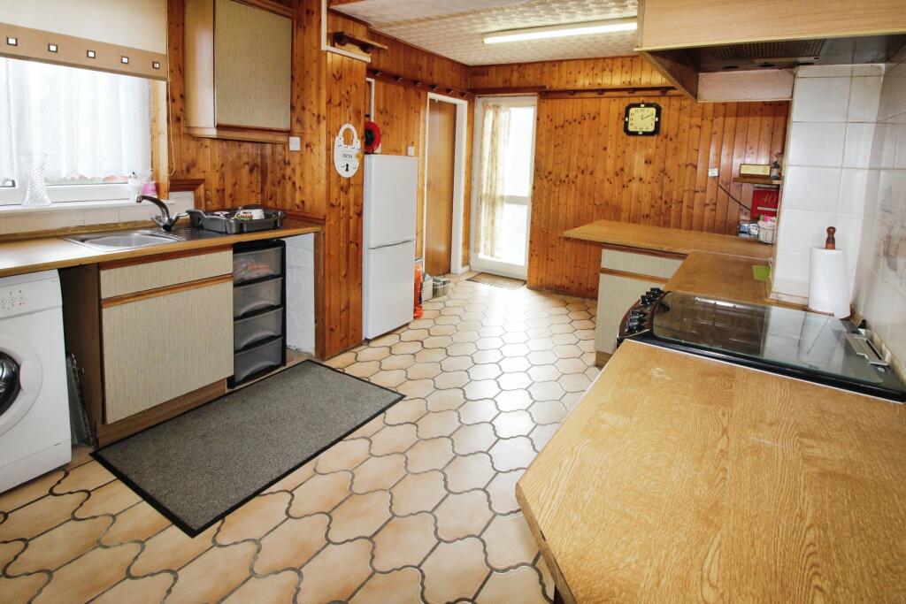 Kitchen..JPG