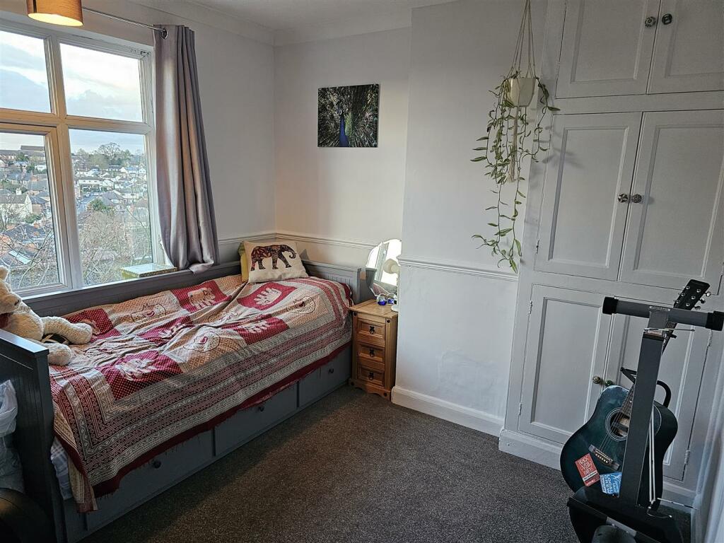 bed 2.jpg