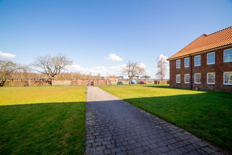76 Robertson Drive 31 (800x533).jpg