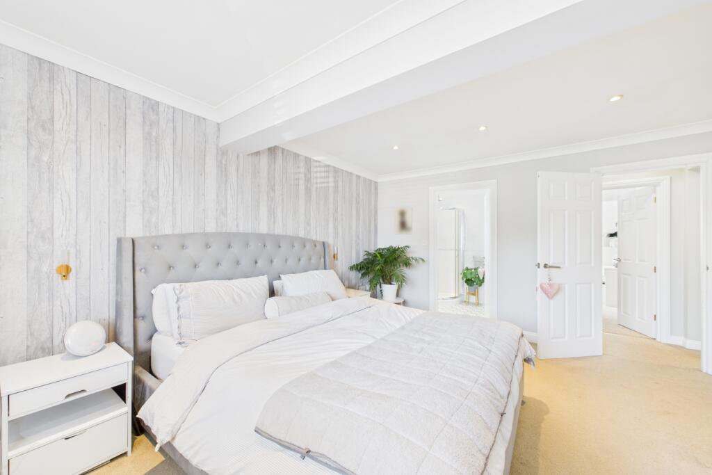 EweMove Spalding - Pinchbeck - Bedroom